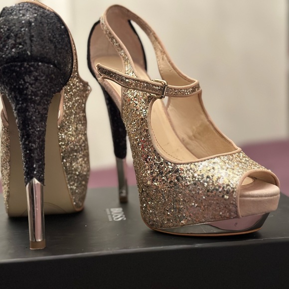 Heels - Picture 4 of 4